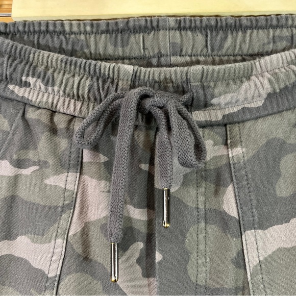 Athleta Farallon Jogger 4 Green Camouflage Camouflage Drawstring Tapered - Picture 7 of 16